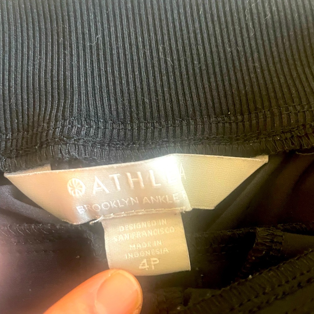 Athleta- 4 petite